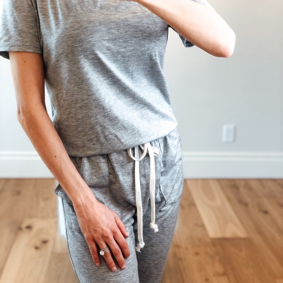 LOOKS BY LAUREN - Picture 3 of 5